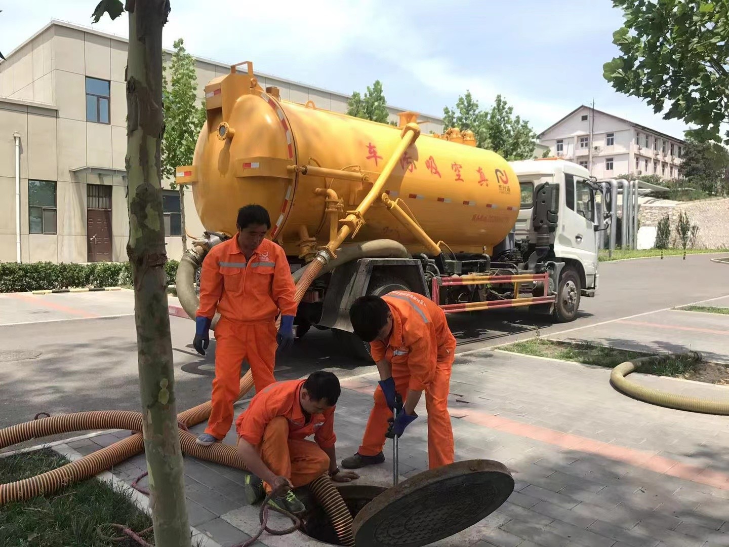 八步化粪池清理与5-8吨吸粪车施工效率分析
